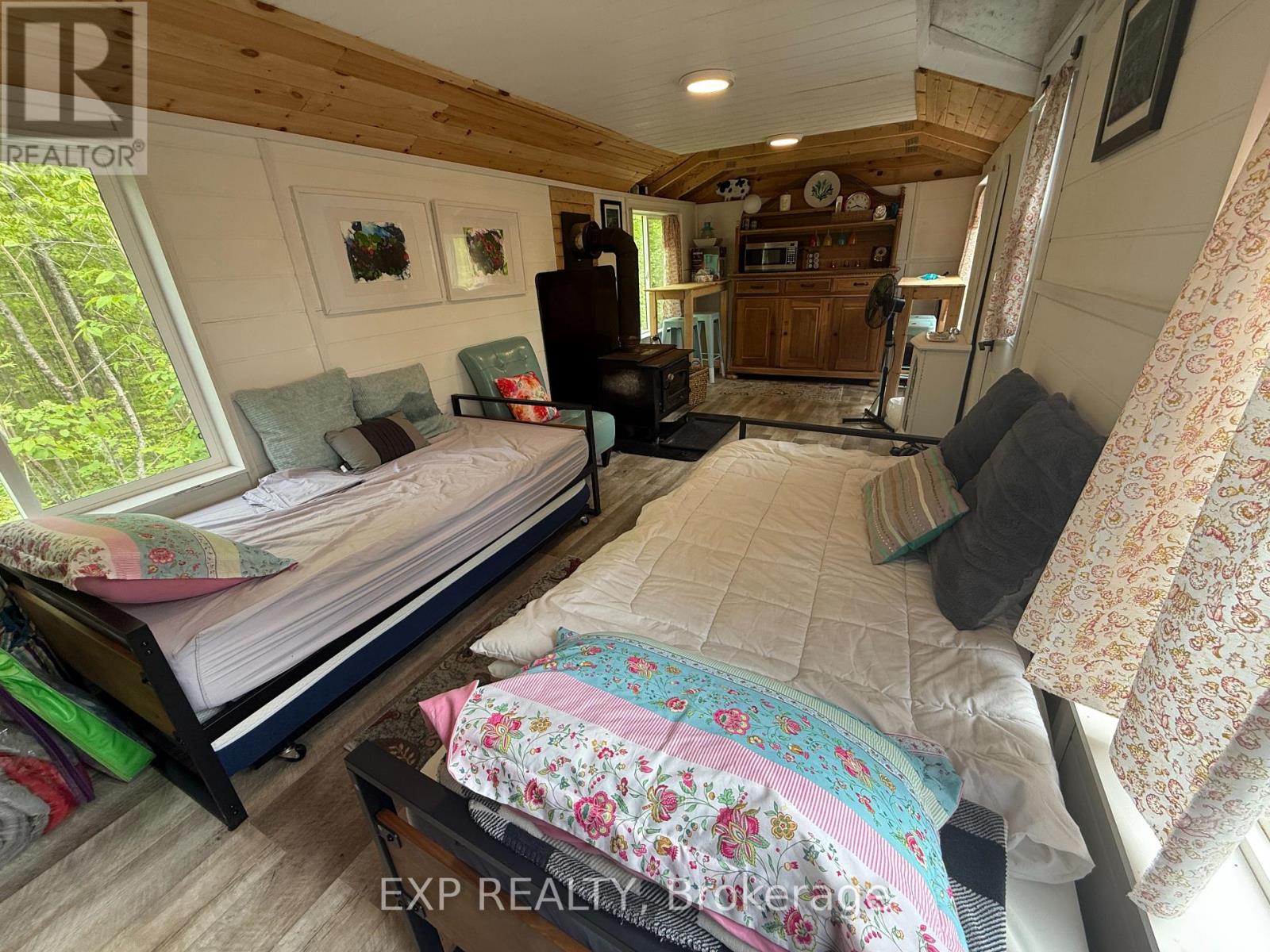 1077 Polar Bear Lane, Frontenac, Ontario  K0H 2P0 - Photo 9 - X12259989