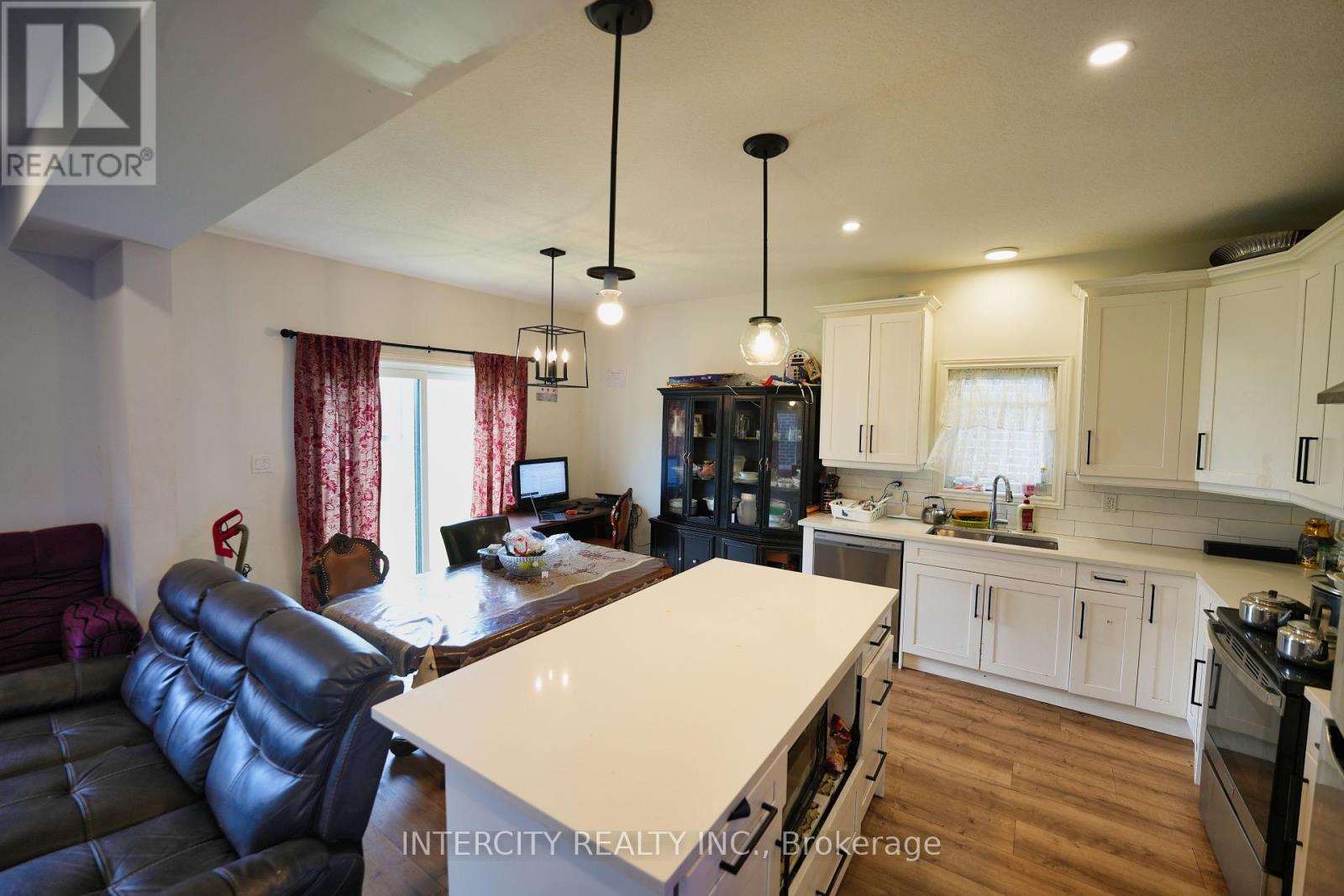 259 Byers Street, London South, Ontario  N6L 0J2 - Photo 4 - X12260081