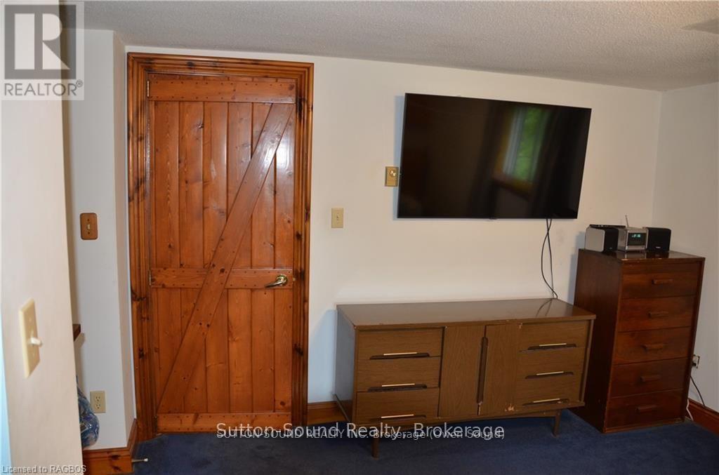402432 Grey Road 4, West Grey, Ontario  N0H 1R0 - Photo 17 - X12260281