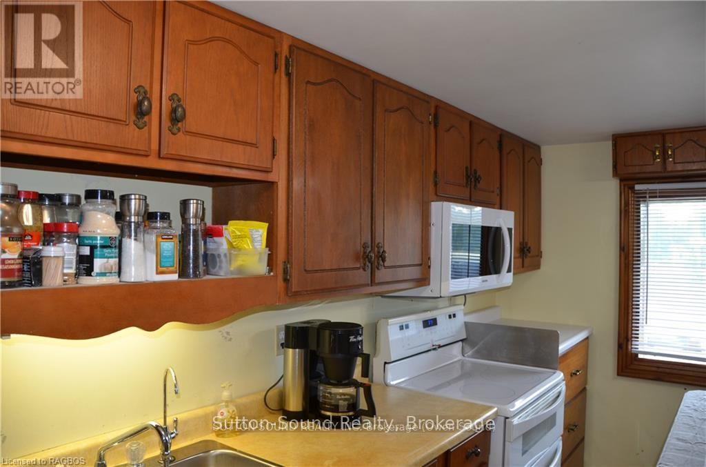 402432 Grey Road 4, West Grey, Ontario  N0H 1R0 - Photo 6 - X12260281