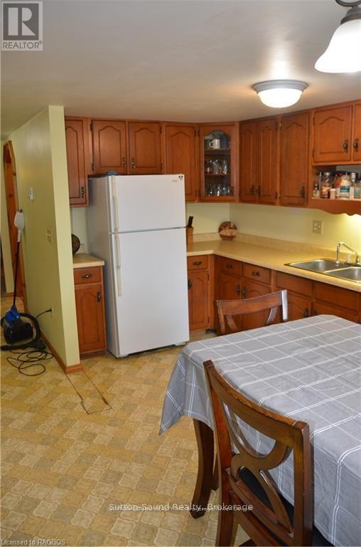 402432 Grey Road 4, West Grey, Ontario  N0H 1R0 - Photo 7 - X12260281