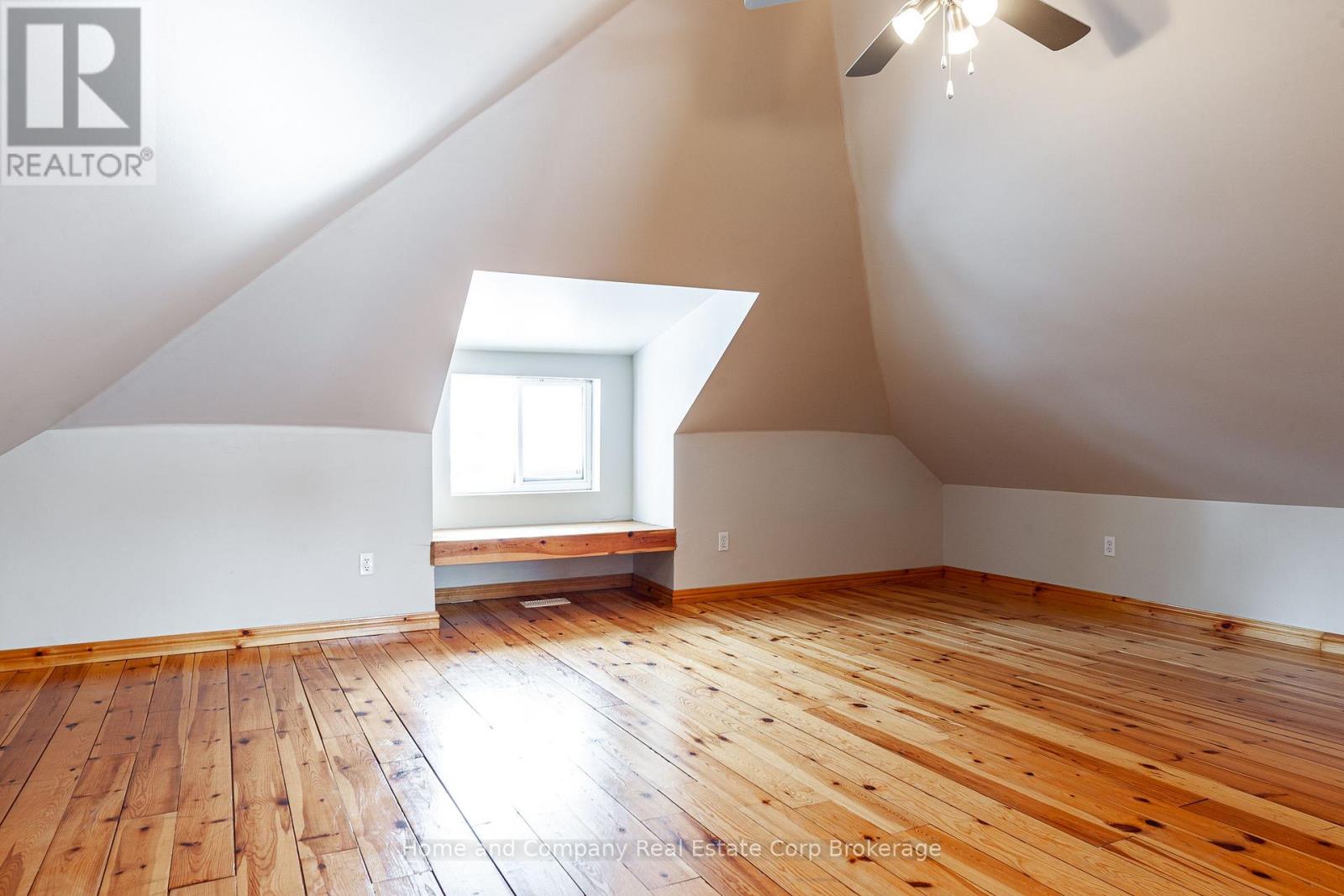 211 Douglas Street, Stratford, Ontario  N5A 5P8 - Photo 38 - X12260308