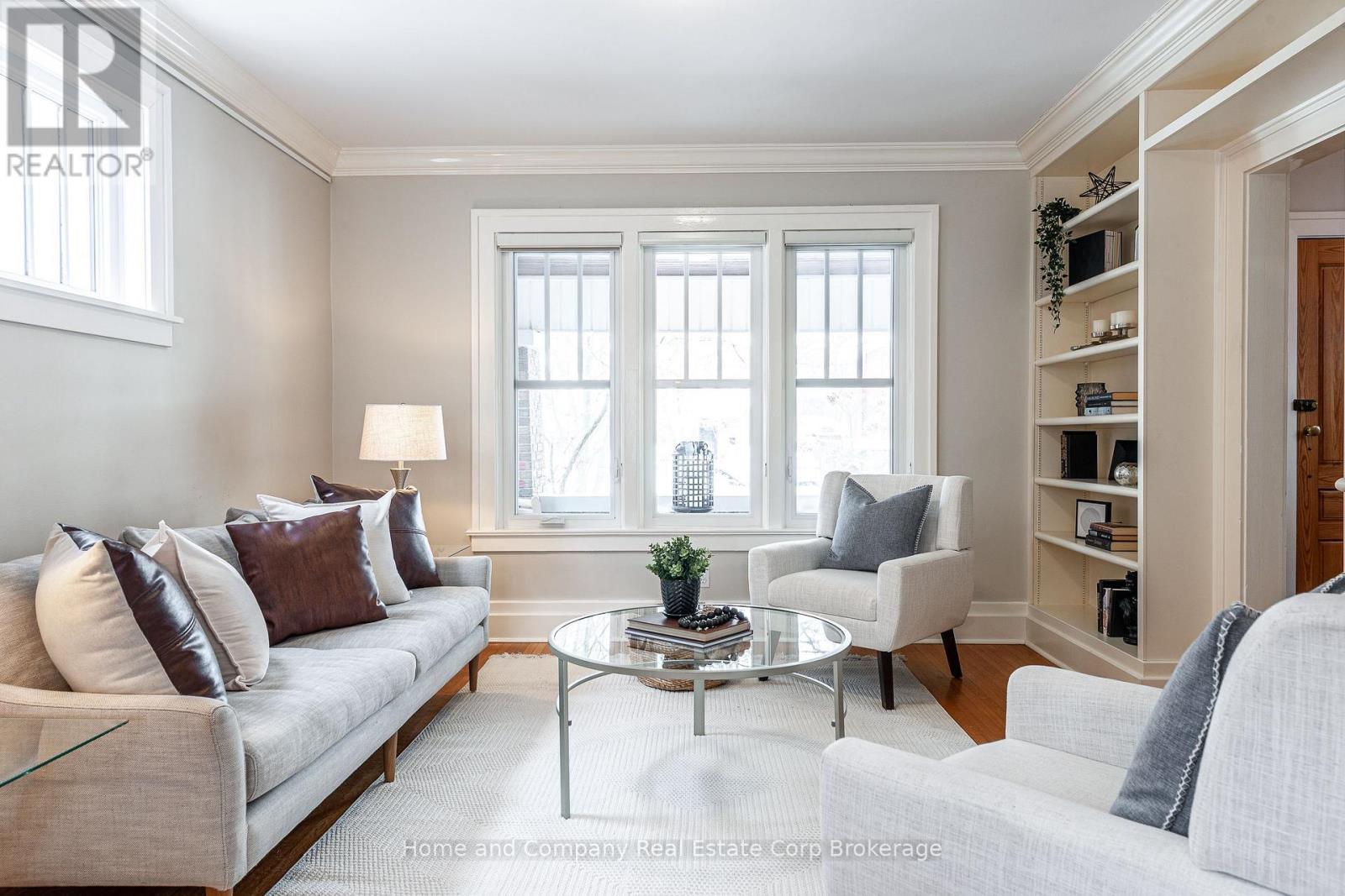 211 Douglas Street, Stratford, Ontario  N5A 5P8 - Photo 9 - X12260308