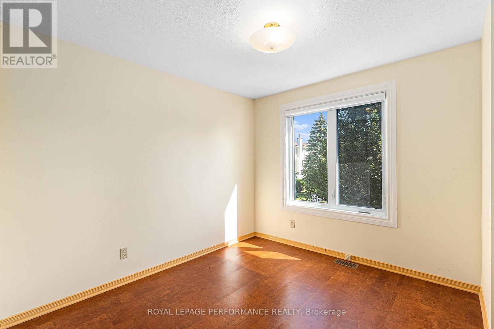 2015 Summerfields Crescent, Ottawa, Ontario  K1C 7B4 - Photo 20 - X12260265