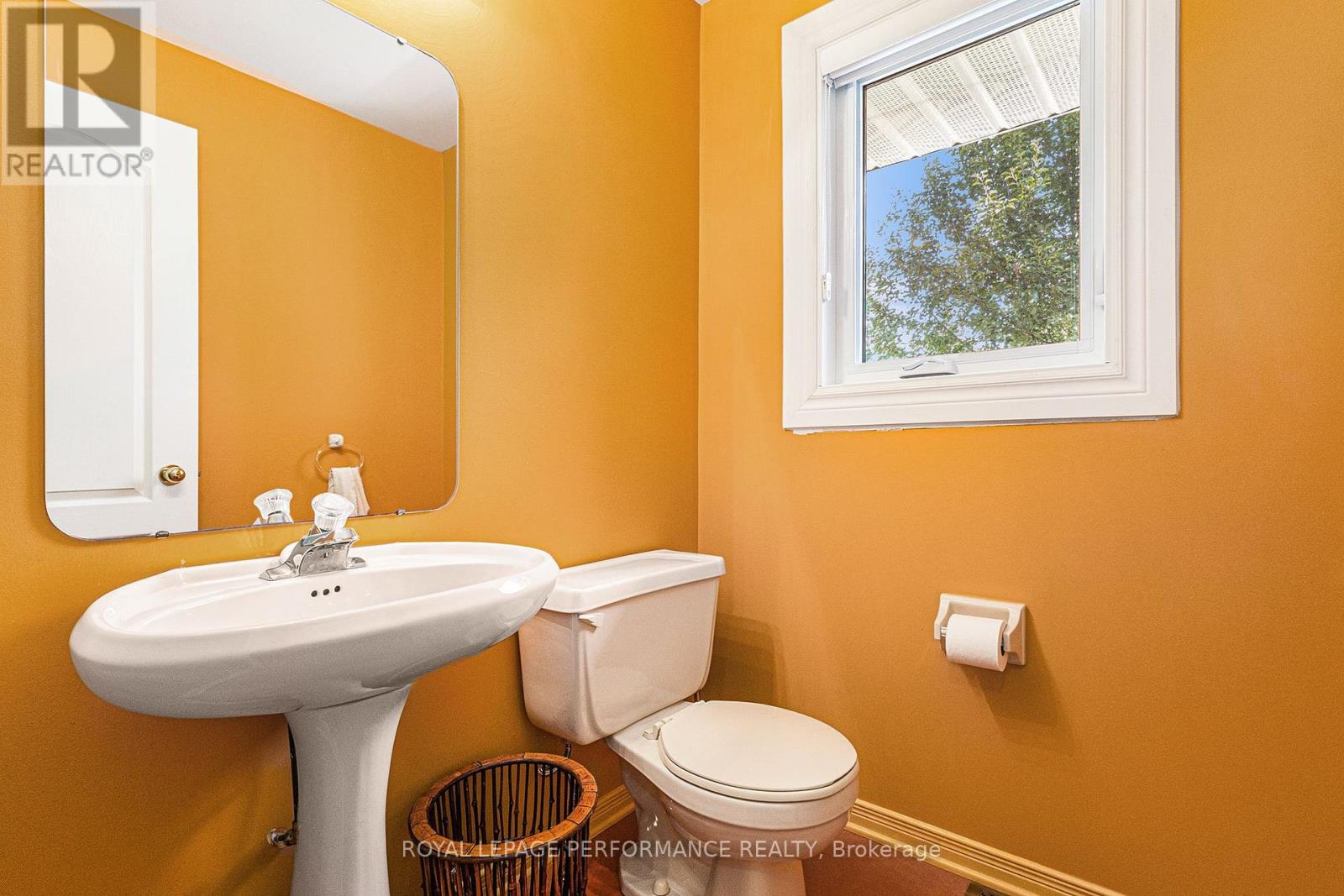 2015 Summerfields Crescent, Ottawa, Ontario  K1C 7B4 - Photo 6 - X12260265