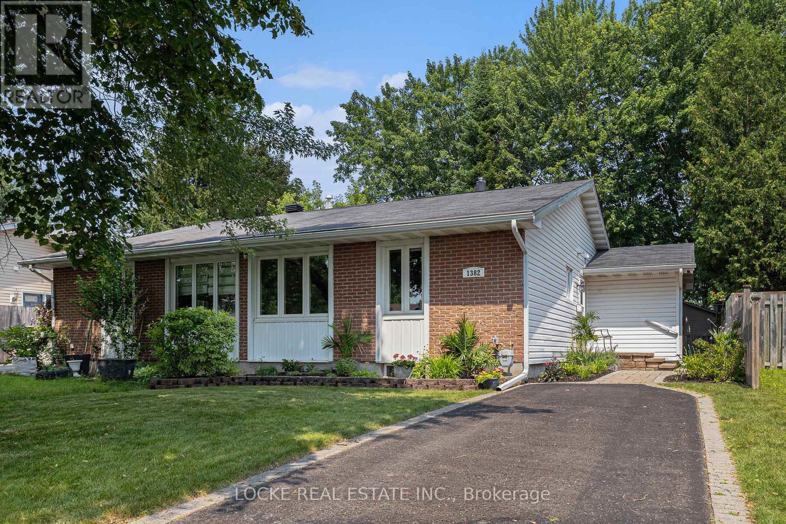 Property at 1382 LEIGH CRESCENT image 1
