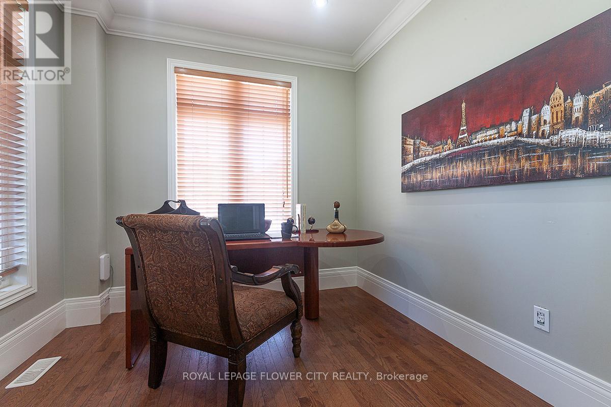 2 Yellow Avens Boulevard, Brampton, Ontario  L6R 0R5 - Photo 12 - W12260178