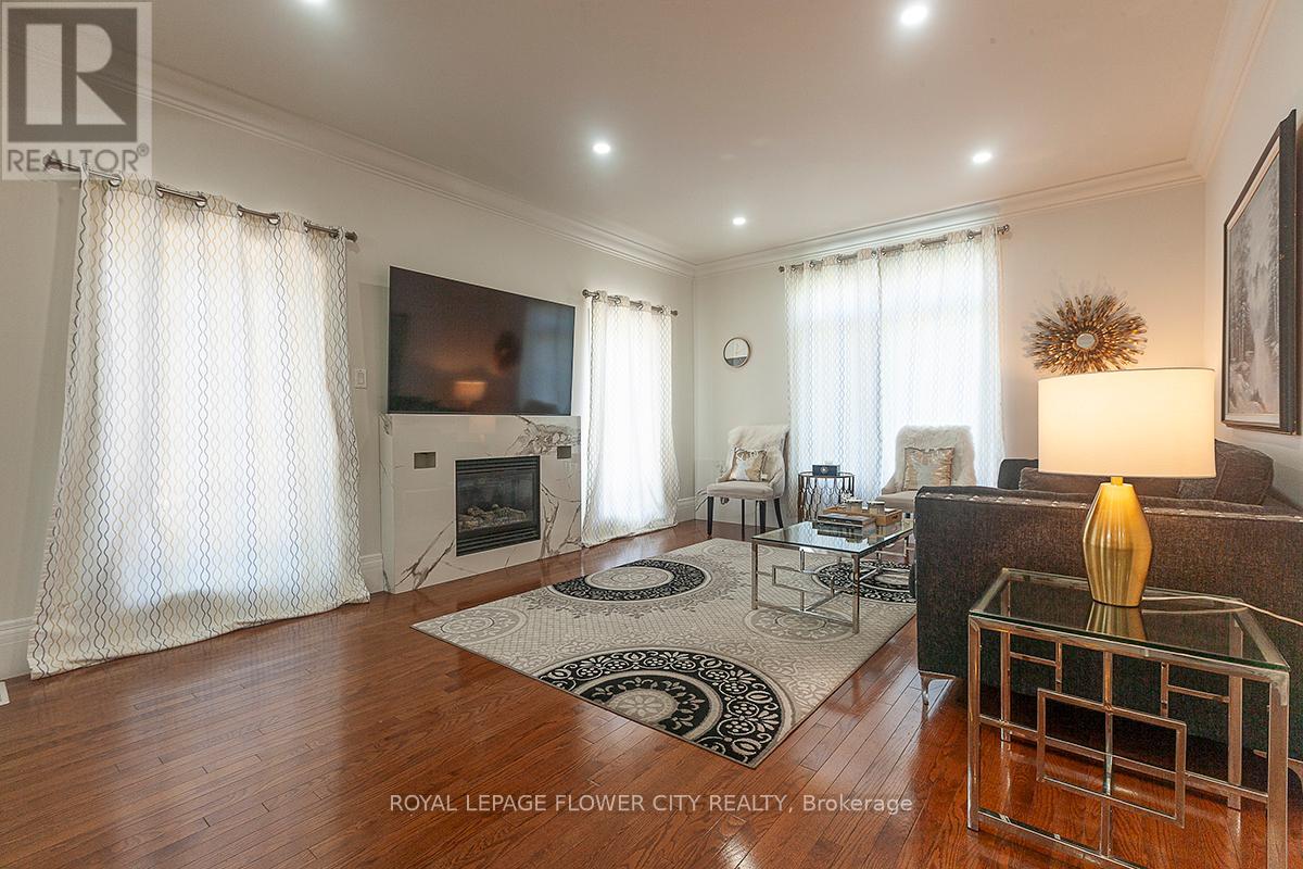 2 Yellow Avens Boulevard, Brampton, Ontario  L6R 0R5 - Photo 14 - W12260178