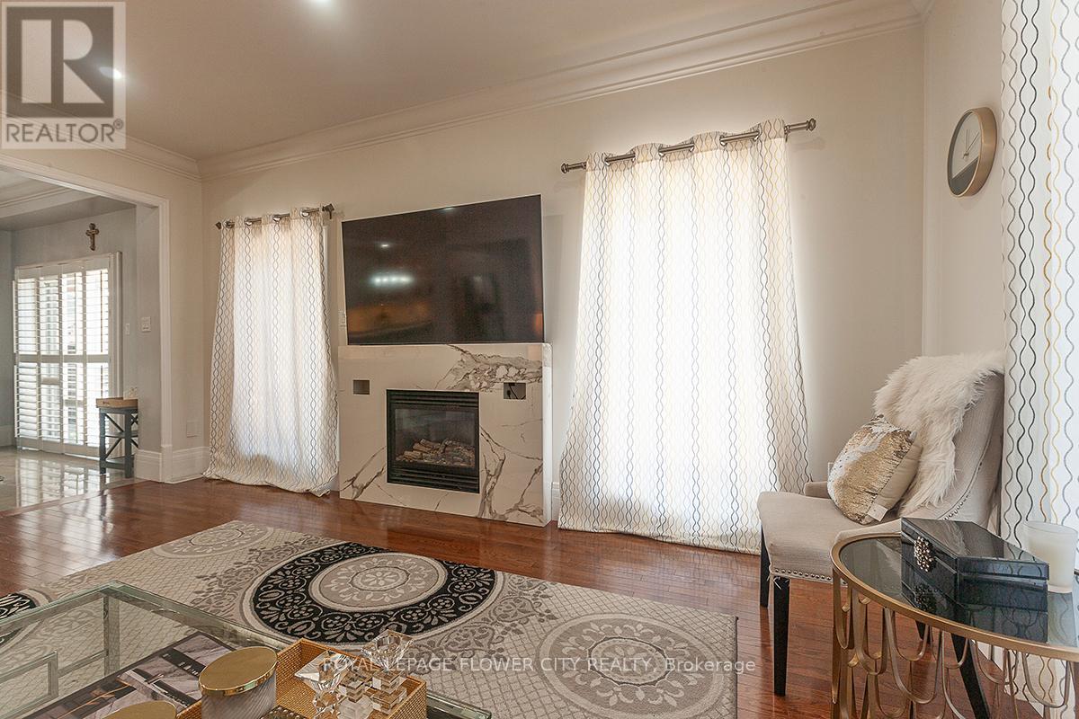 2 Yellow Avens Boulevard, Brampton, Ontario  L6R 0R5 - Photo 16 - W12260178