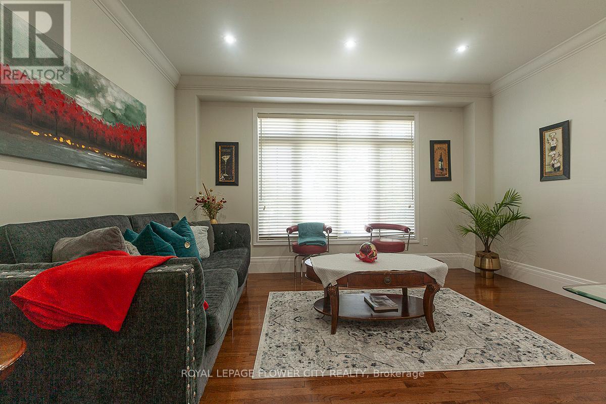 2 Yellow Avens Boulevard, Brampton, Ontario  L6R 0R5 - Photo 17 - W12260178
