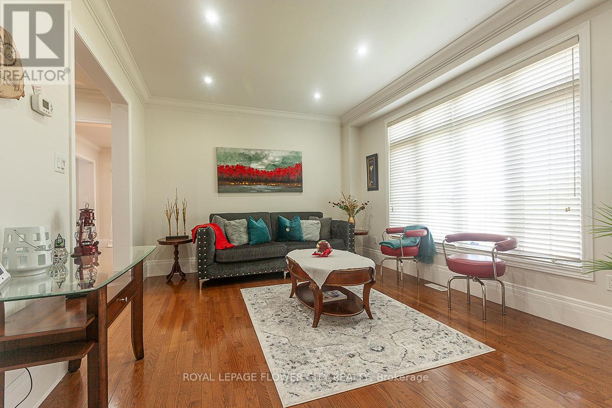 2 Yellow Avens Boulevard, Brampton, Ontario  L6R 0R5 - Photo 18 - W12260178