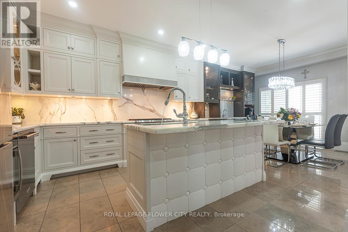 2 Yellow Avens Boulevard, Brampton, Ontario  L6R 0R5 - Photo 19 - W12260178