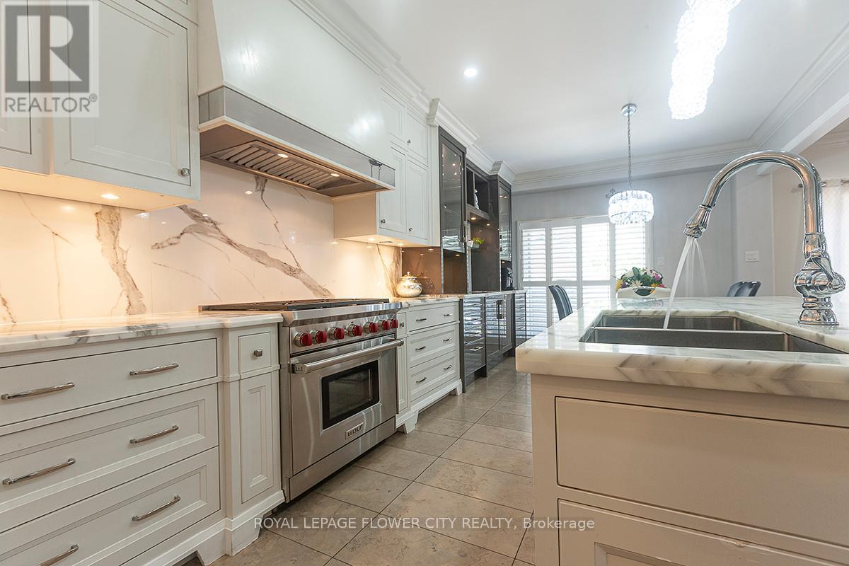 2 Yellow Avens Boulevard, Brampton, Ontario  L6R 0R5 - Photo 21 - W12260178