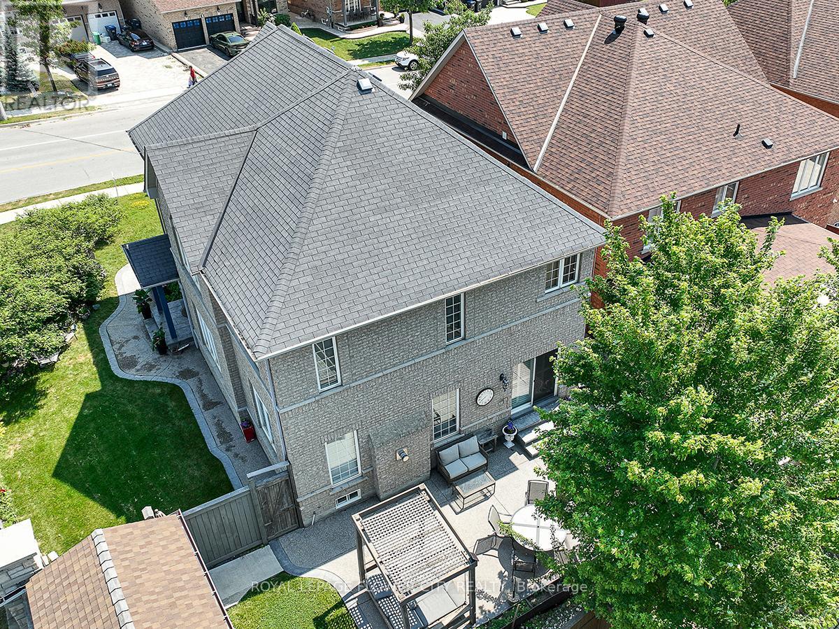 Property at 2 YELLOW AVENS BOULEVARD image 3