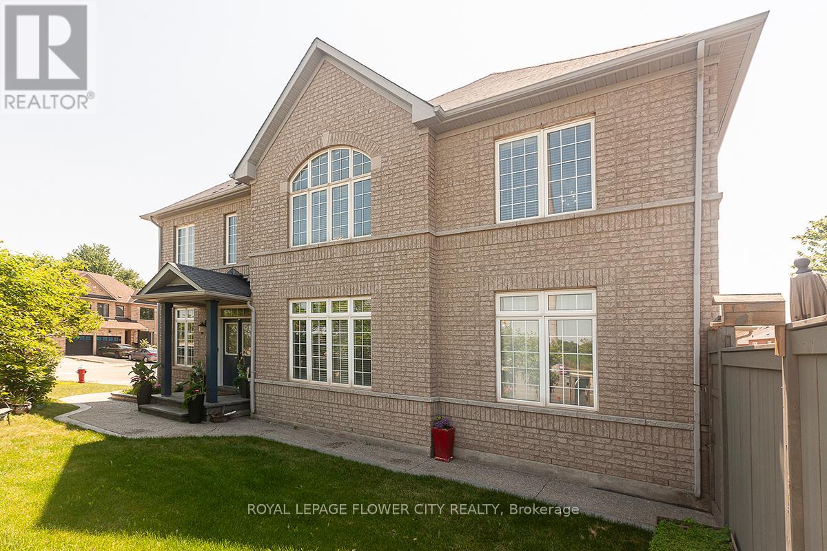 2 Yellow Avens Boulevard, Brampton, Ontario  L6R 0R5 - Photo 6 - W12260178