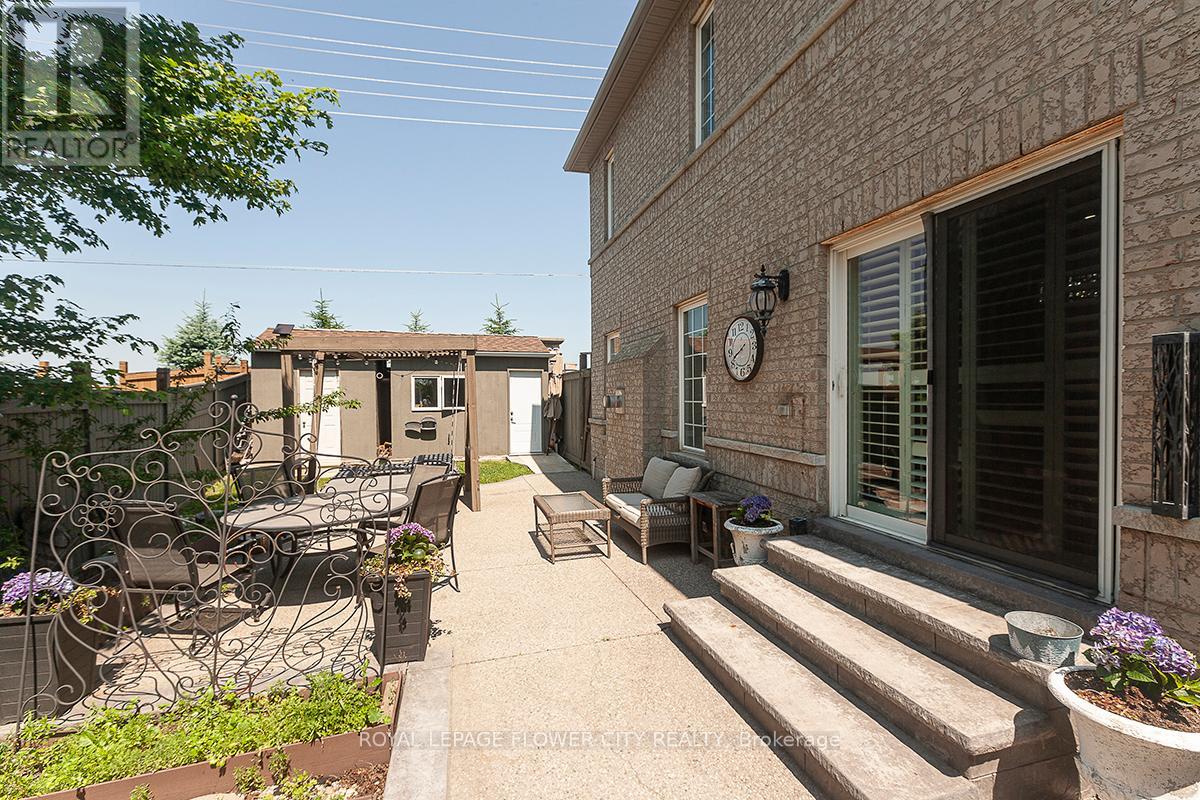 2 Yellow Avens Boulevard, Brampton, Ontario  L6R 0R5 - Photo 9 - W12260178