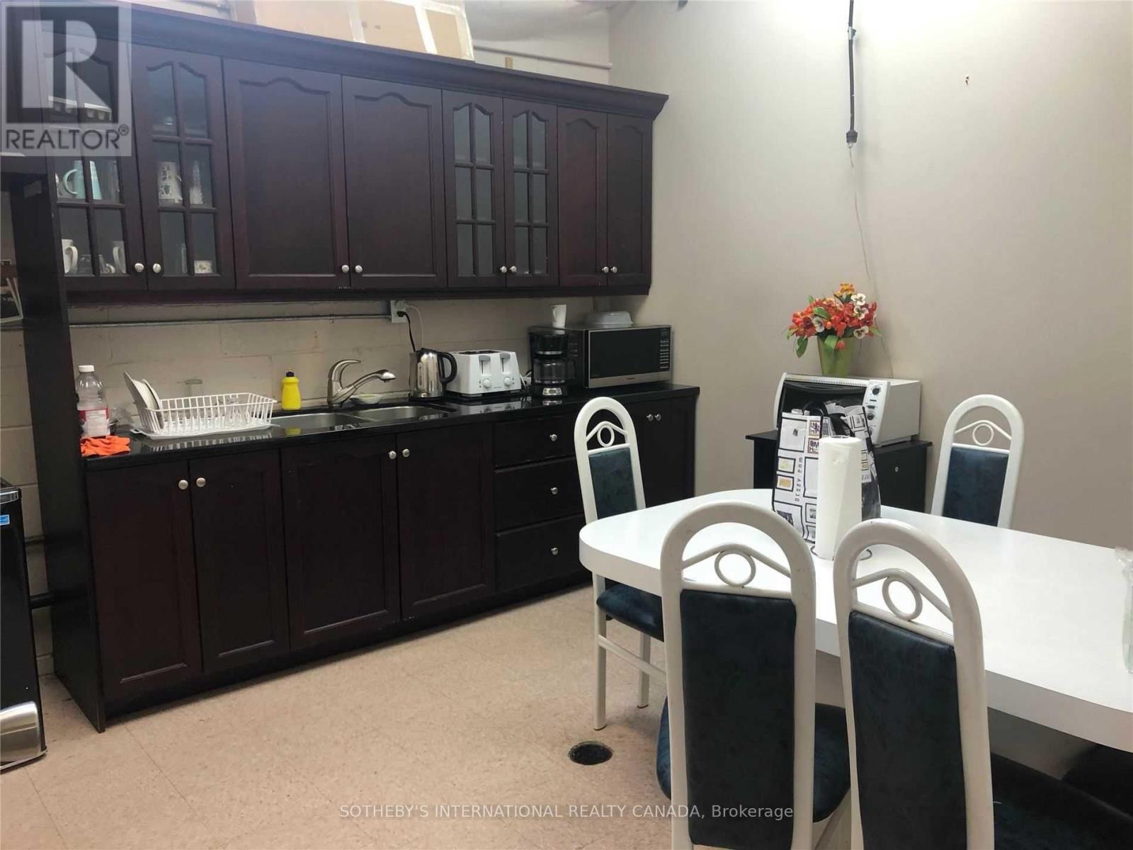 125 Brisbane Road, Toronto, Ontario  M3J 2K3 - Photo 4 - W12260226