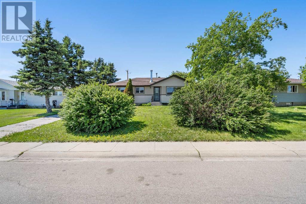 Property at 703 47 Street SE image 2