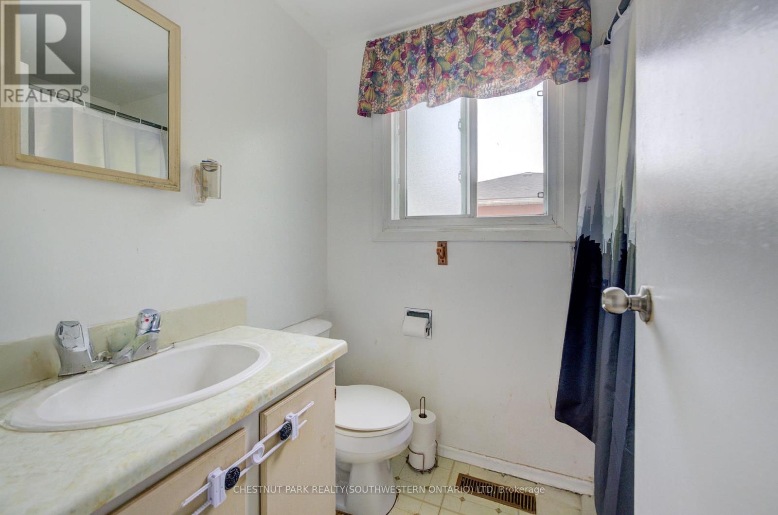 Property at B - 28 AMOS AVENUE E image 4