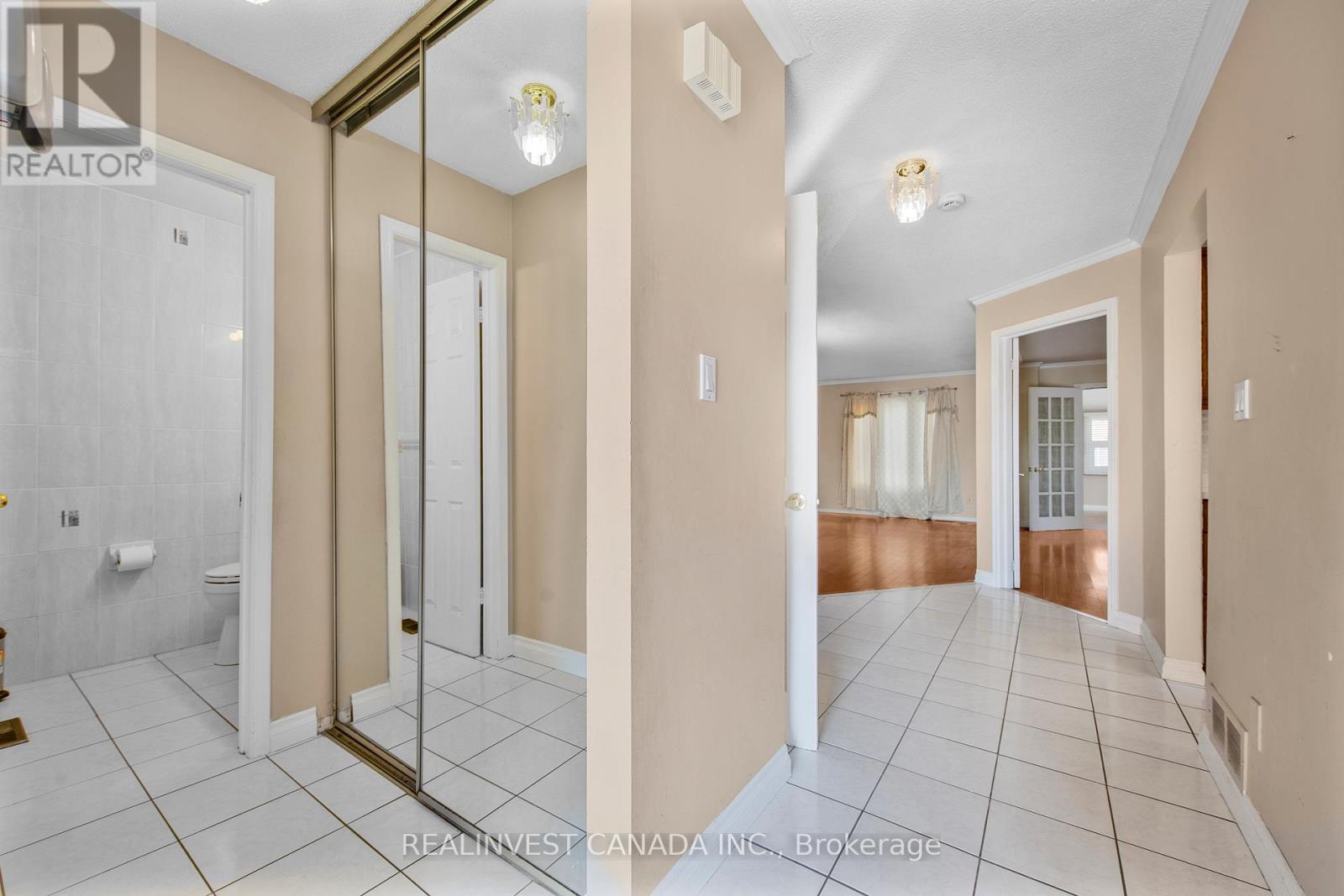 Property at 99 CARISBROOKE SQUARE image 3