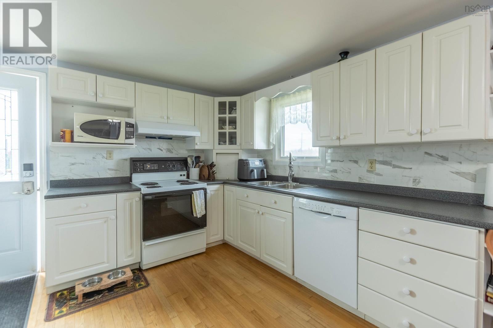 319 Willow Street, East Amherst, Nova Scotia  B4H 3Y3 - Photo 8 - 202509495