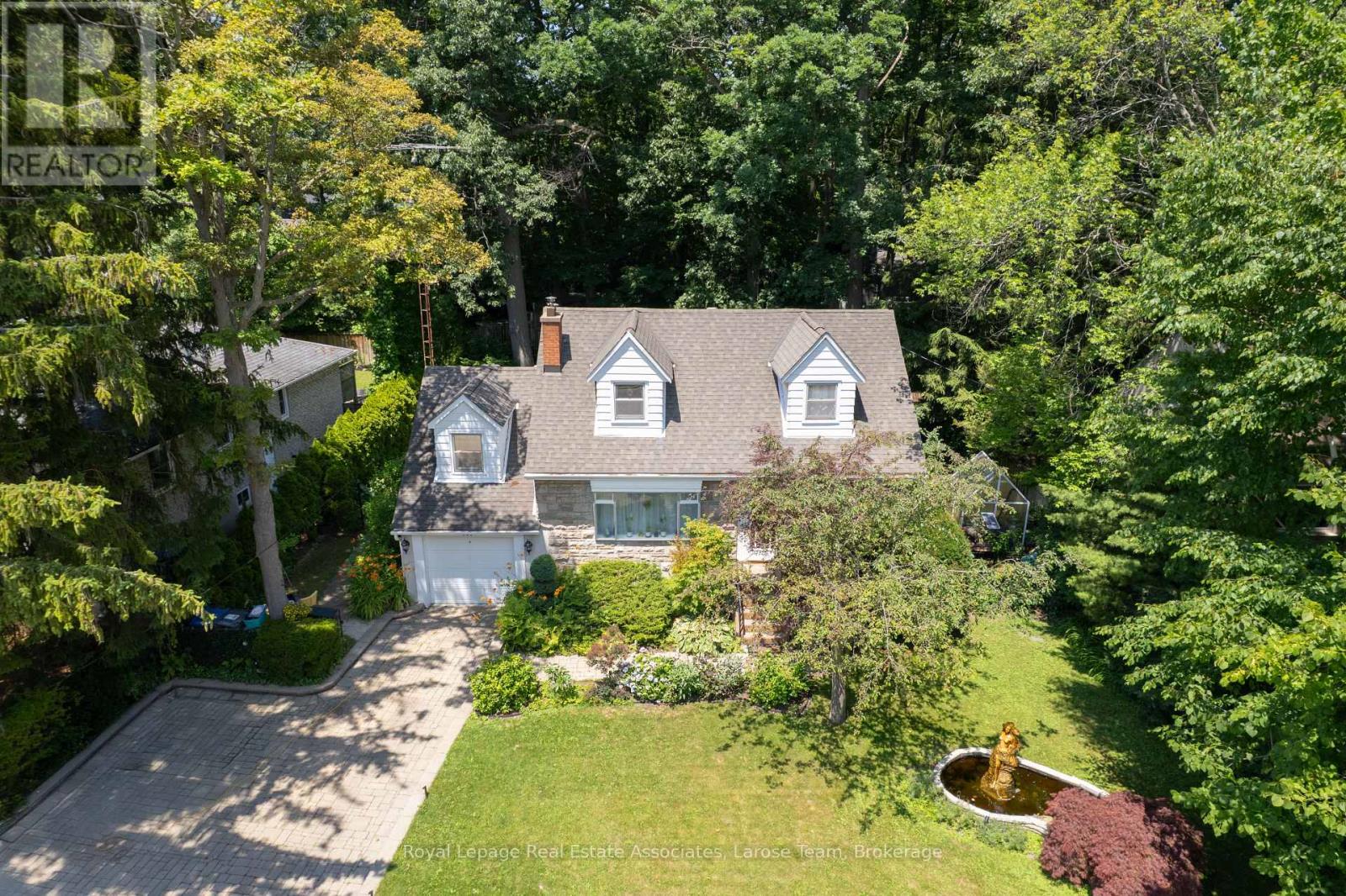 Property at 101 MINEOLA ROAD E image 1
