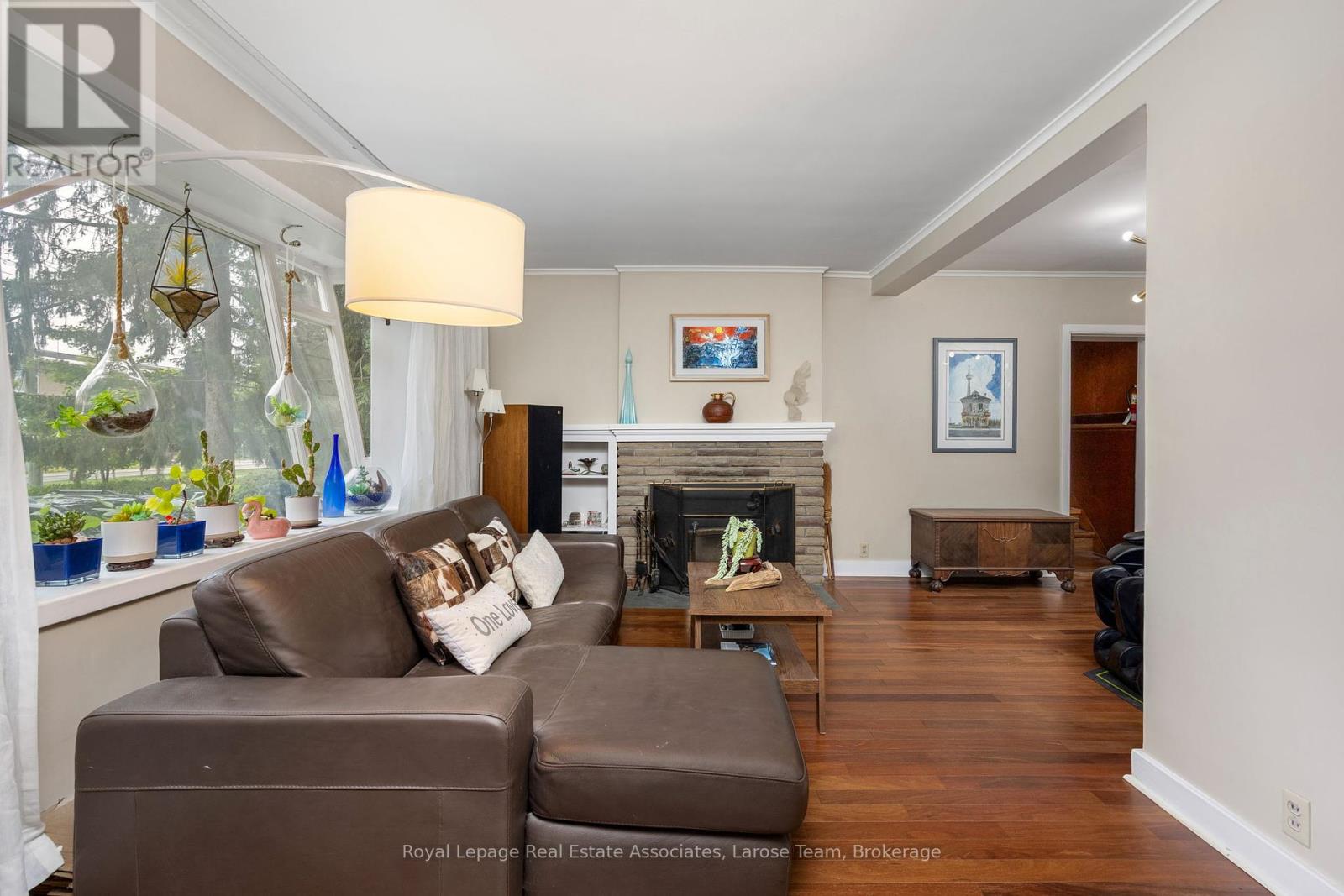 Property at 101 MINEOLA ROAD E image 5