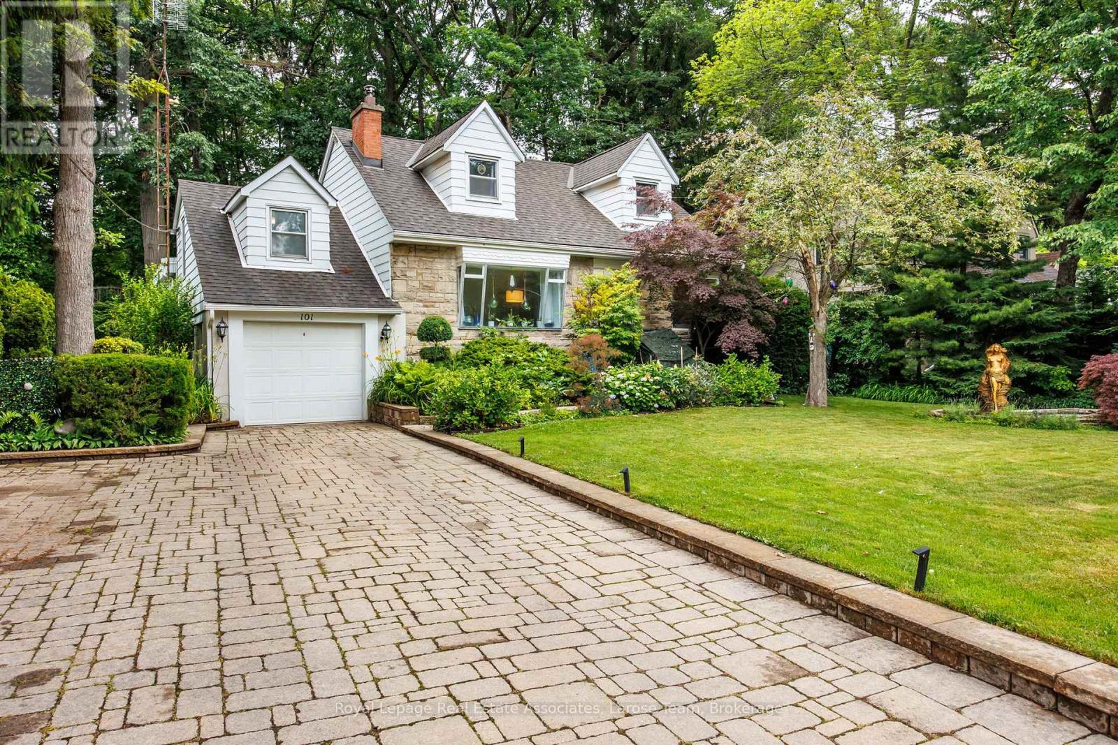 Property at 101 MINEOLA ROAD E image 2