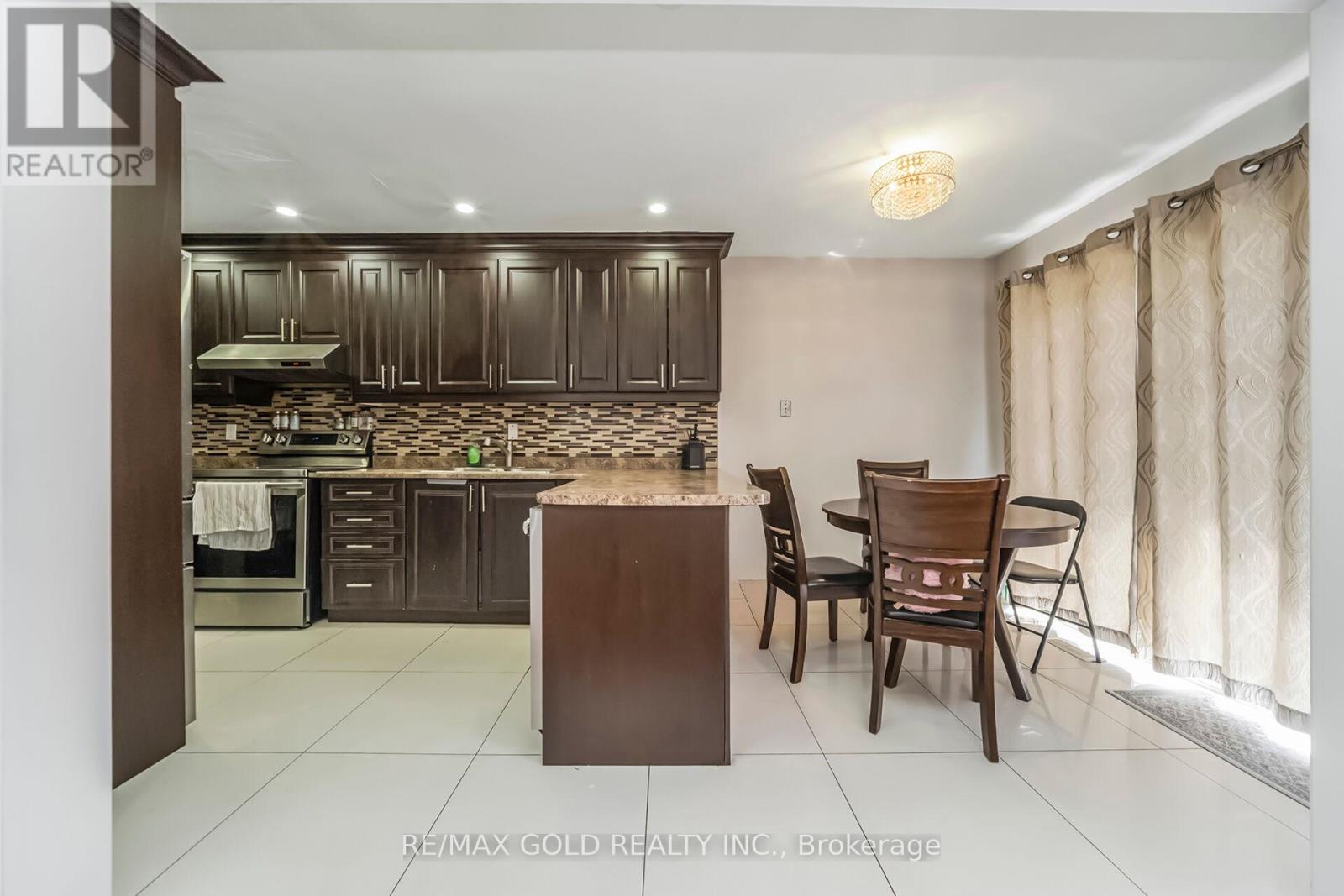 67 Sal Circle, Brampton, Ontario  L6R 1H6 - Photo 14 - W12260416