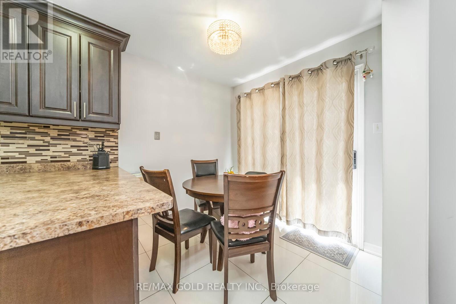 67 Sal Circle, Brampton, Ontario  L6R 1H6 - Photo 15 - W12260416