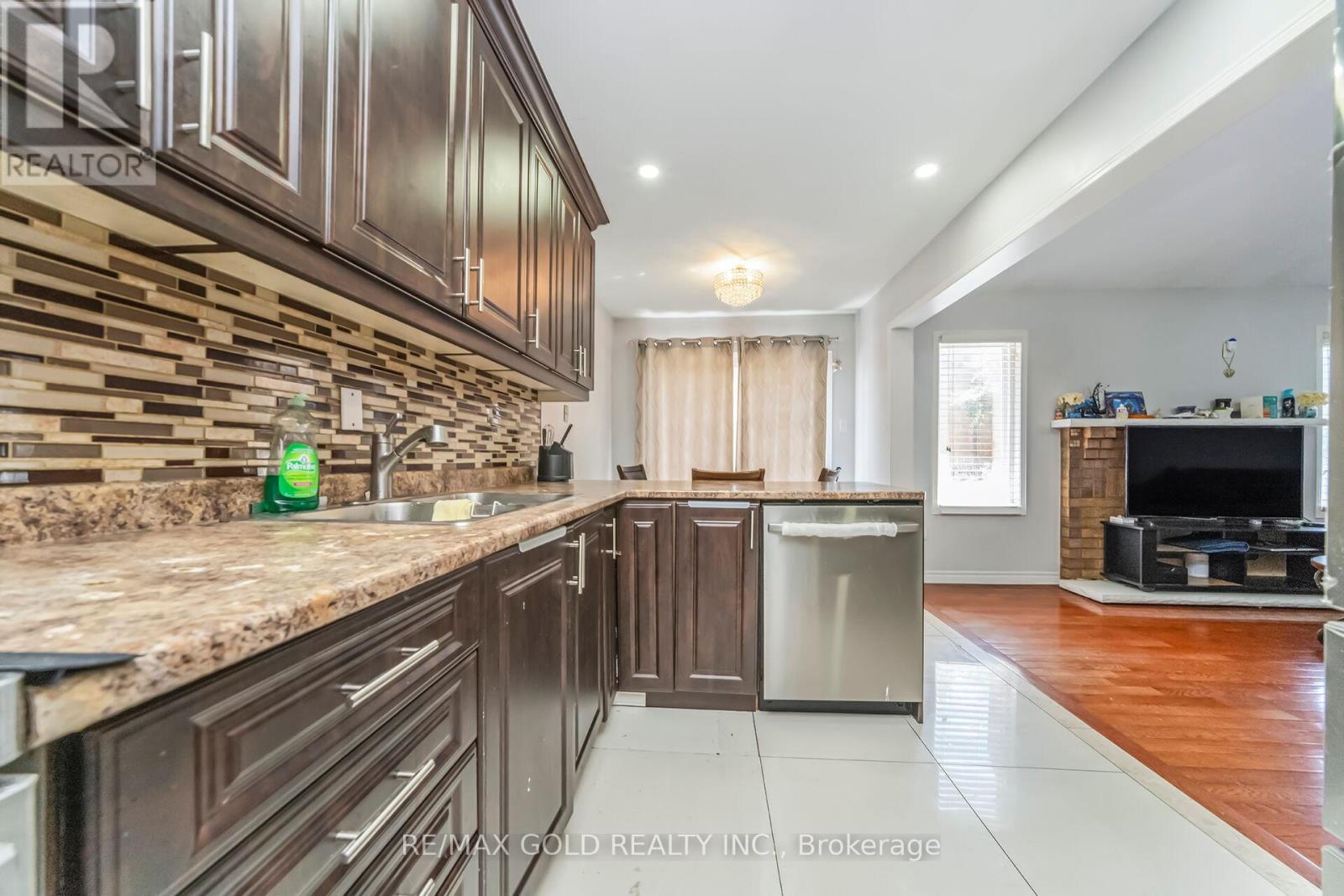 67 Sal Circle, Brampton, Ontario  L6R 1H6 - Photo 18 - W12260416