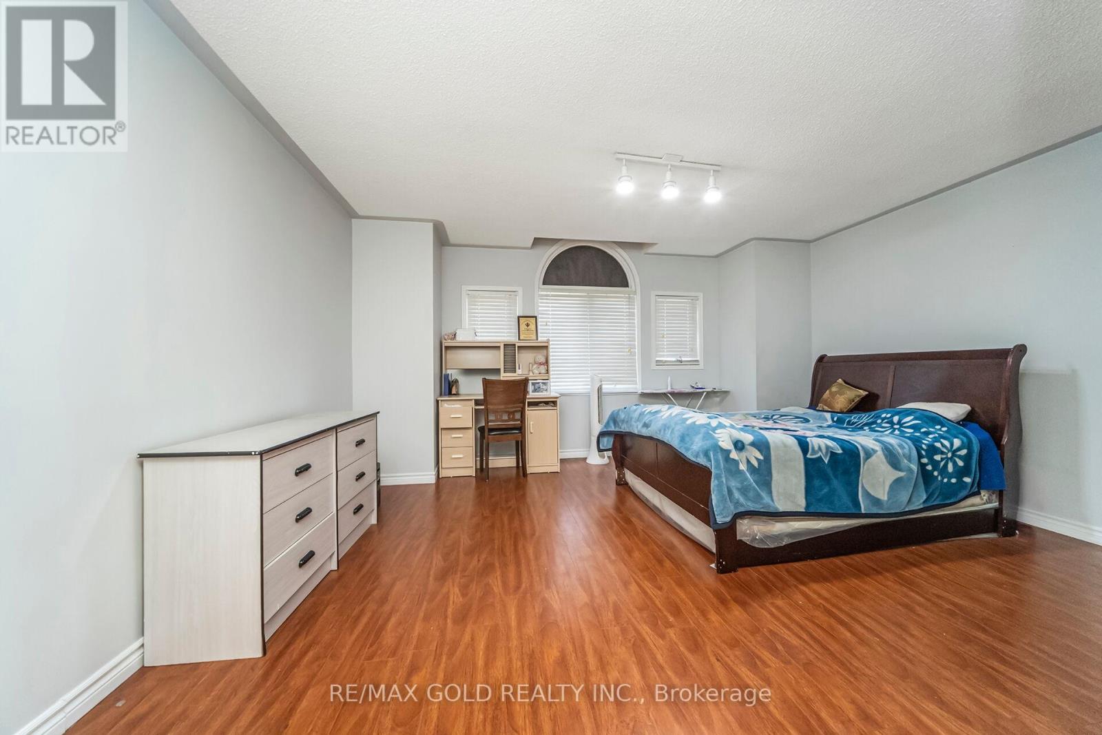 67 Sal Circle, Brampton, Ontario  L6R 1H6 - Photo 25 - W12260416