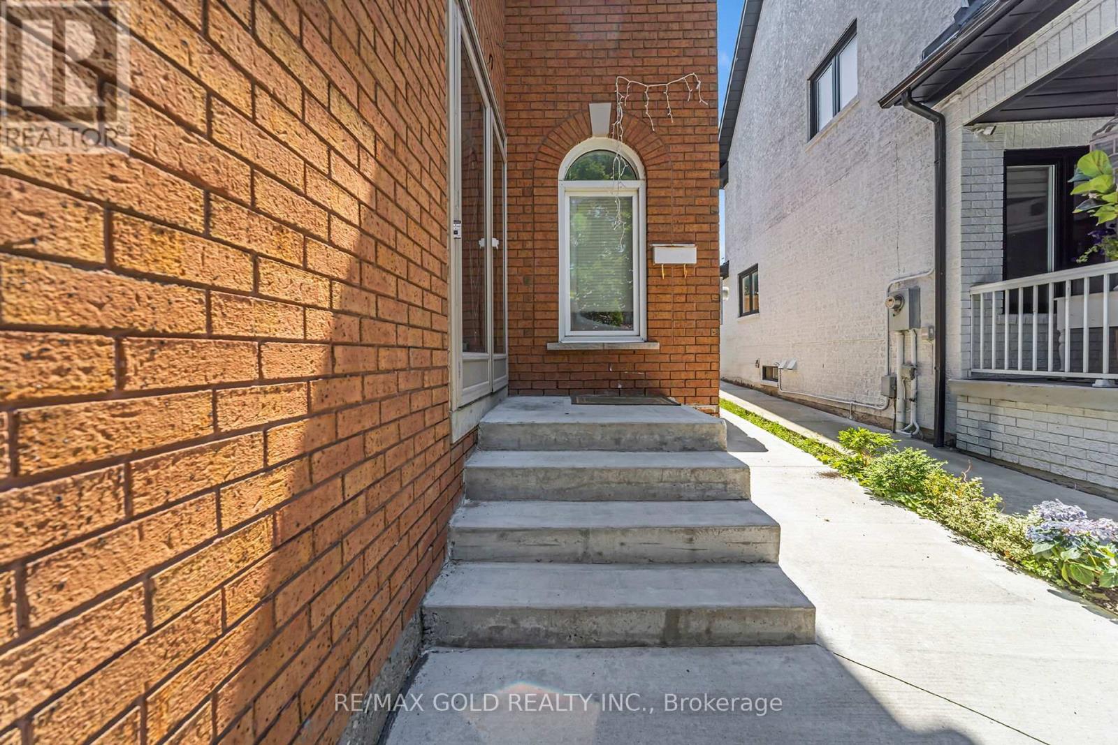 Property at 67 SAL CIRCLE image 4