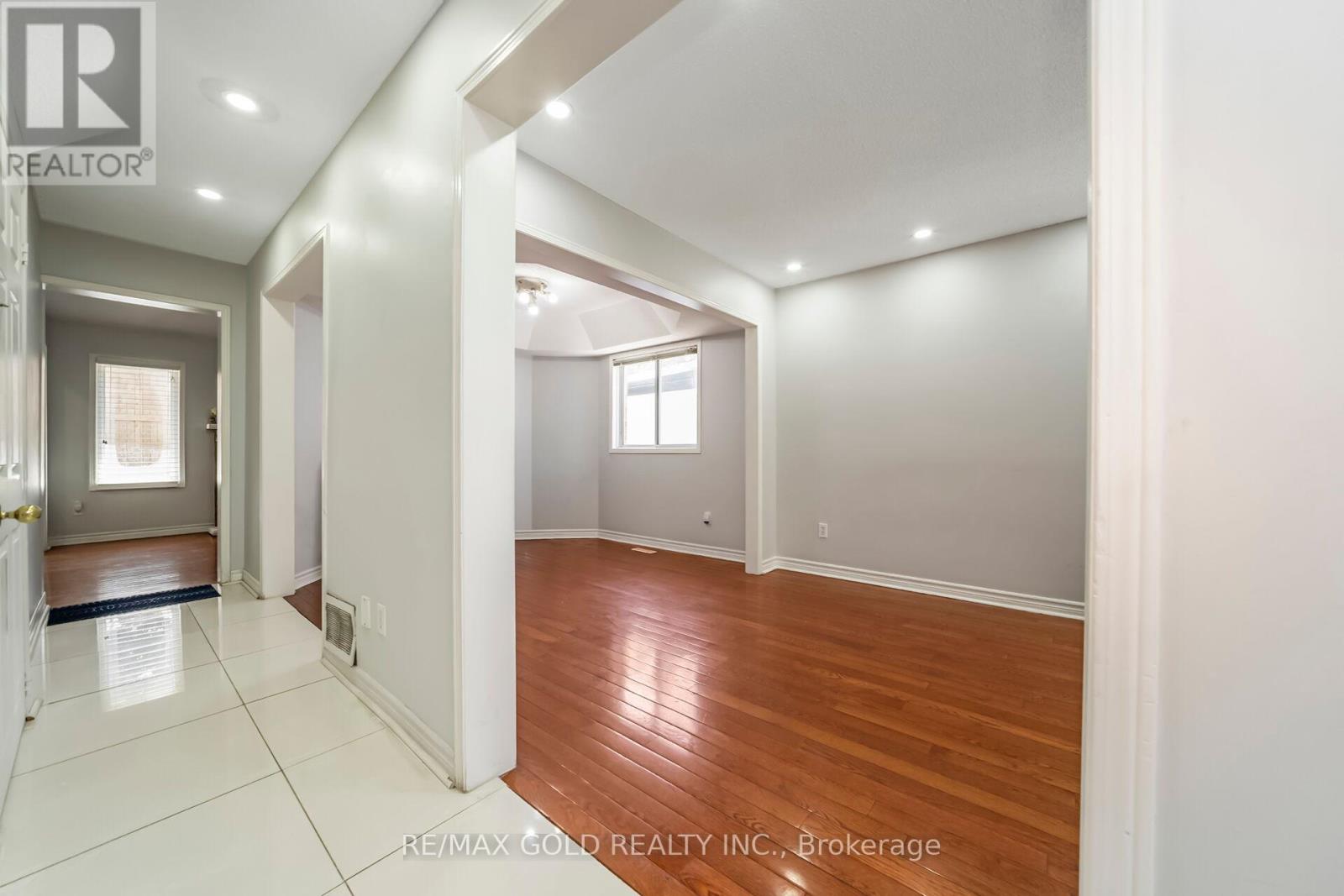 67 Sal Circle, Brampton, Ontario  L6R 1H6 - Photo 6 - W12260416
