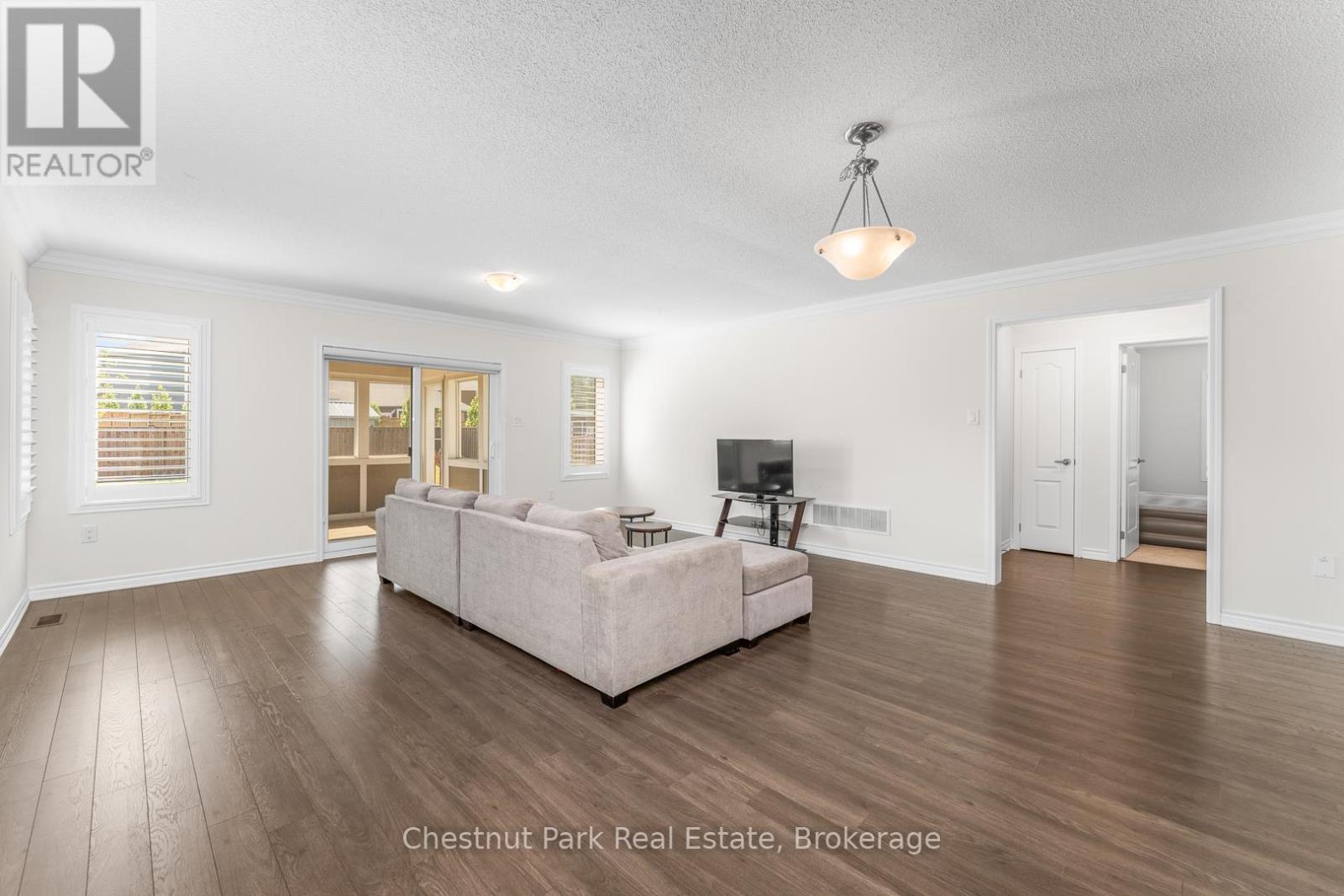 25 Hunter Place, Bracebridge, Ontario  P1L 0E1 - Photo 11 - X12260457