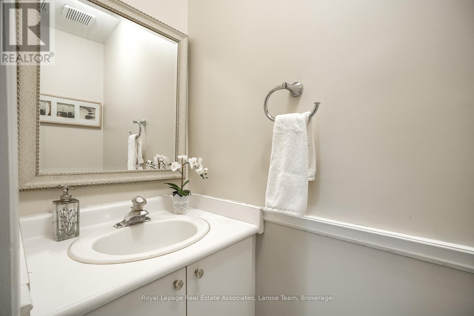 6945 Gracefield Drive, Mississauga, Ontario  L5N 6T9 - Photo 18 - W12201953