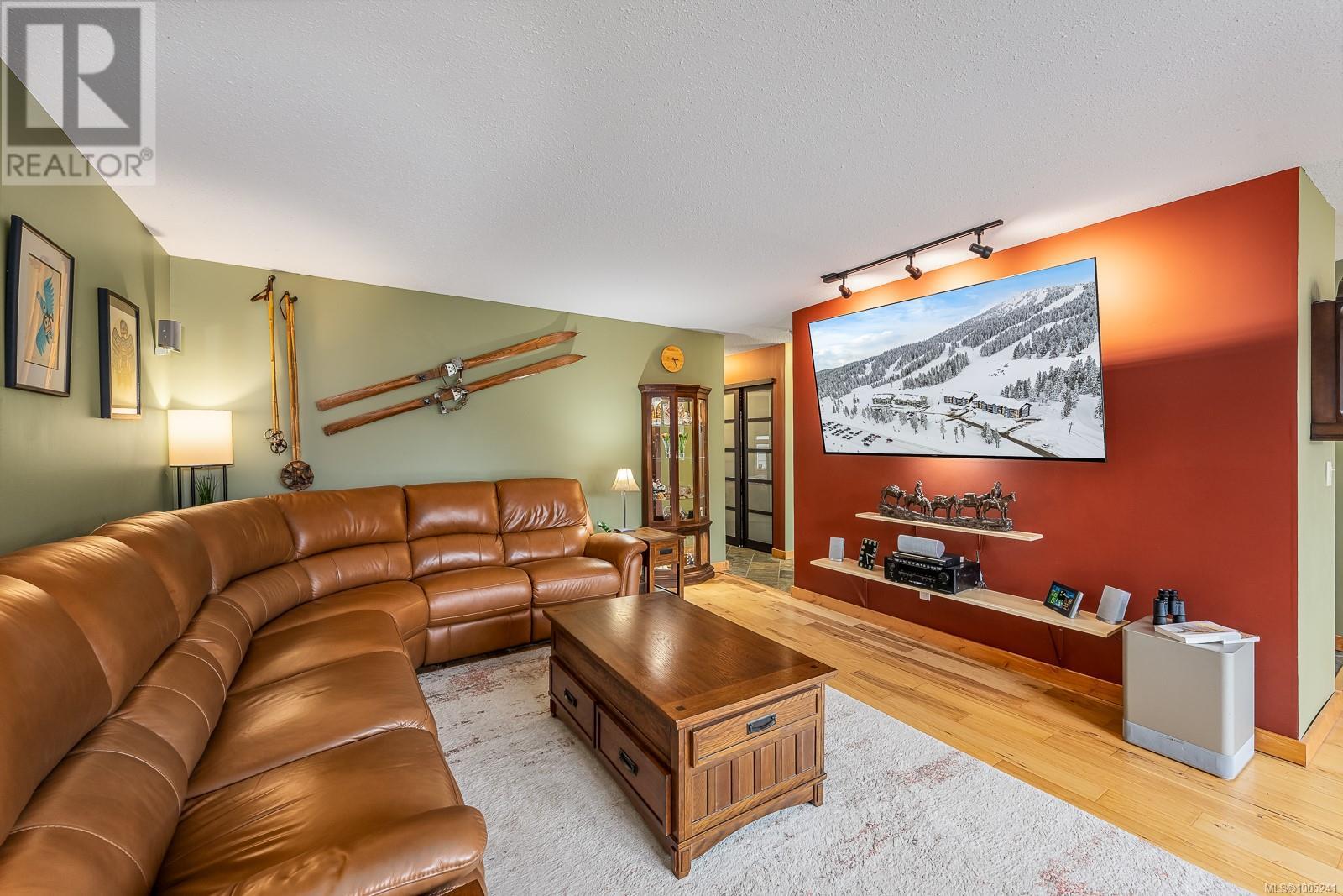 Property at 217 205 1st St image 3