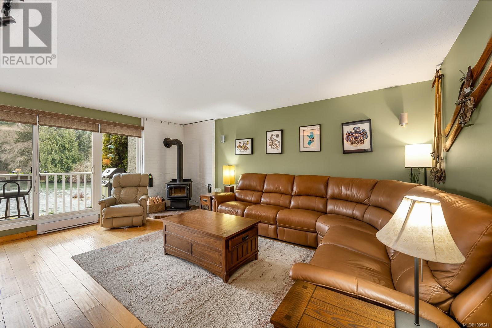Property at 217 205 1st St image 4