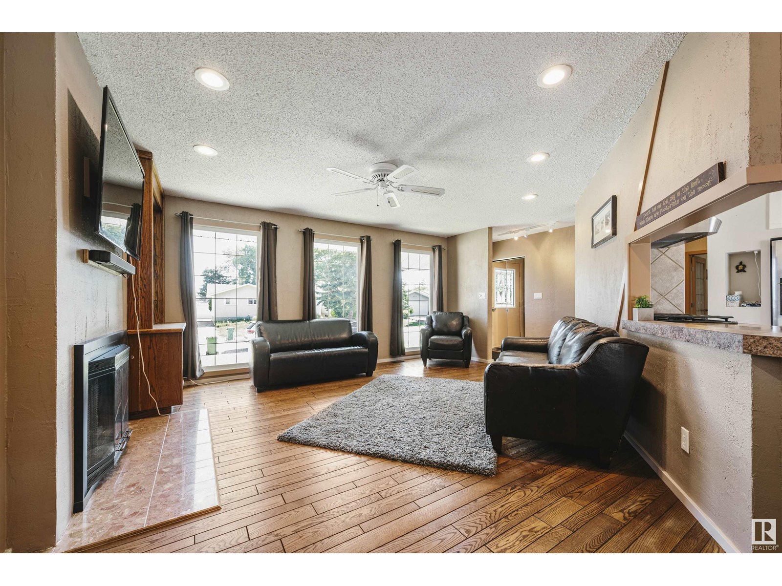 Property at 4415 54 AV image 4