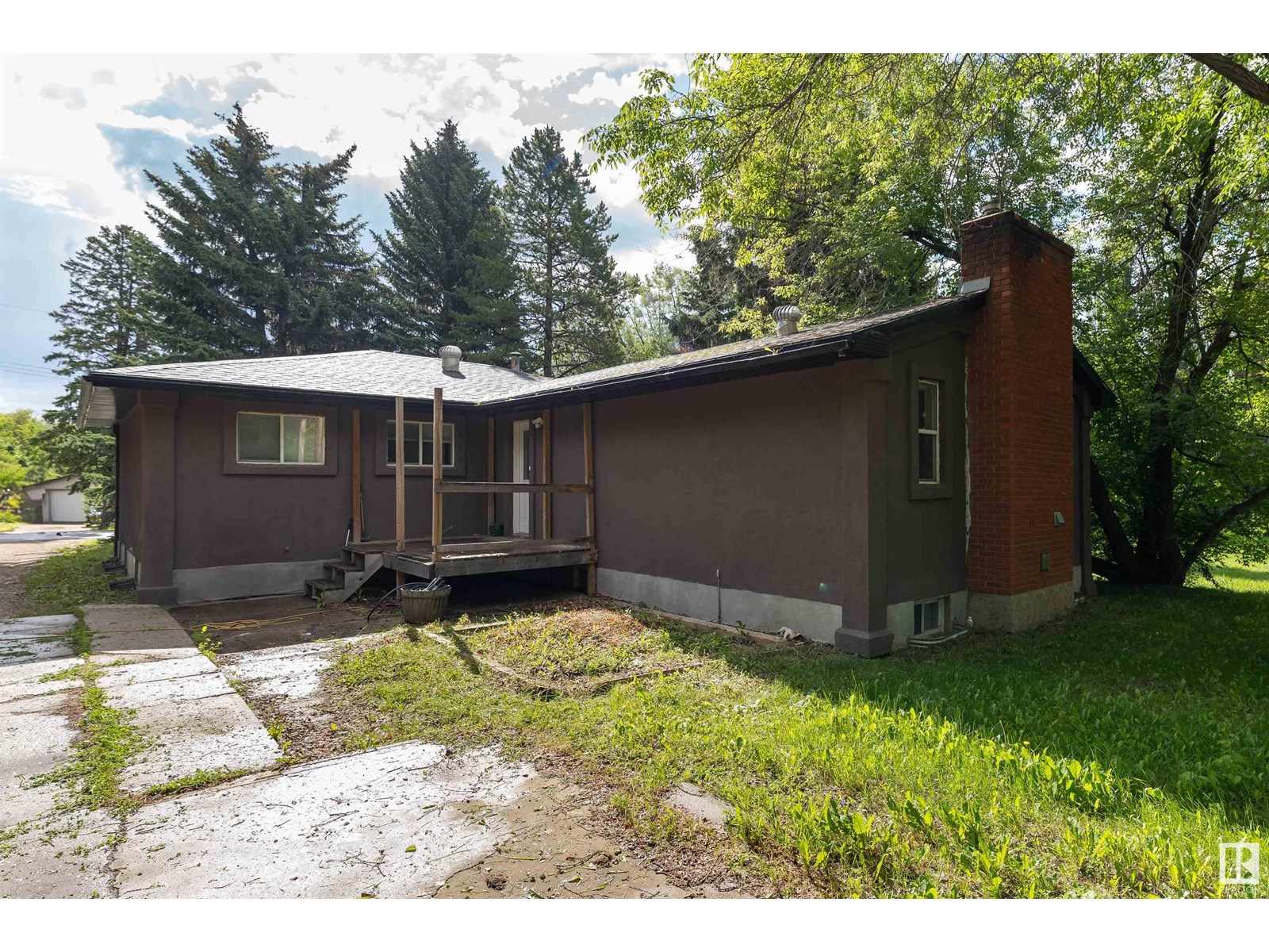 Property at 9712 209 ST NW image 4