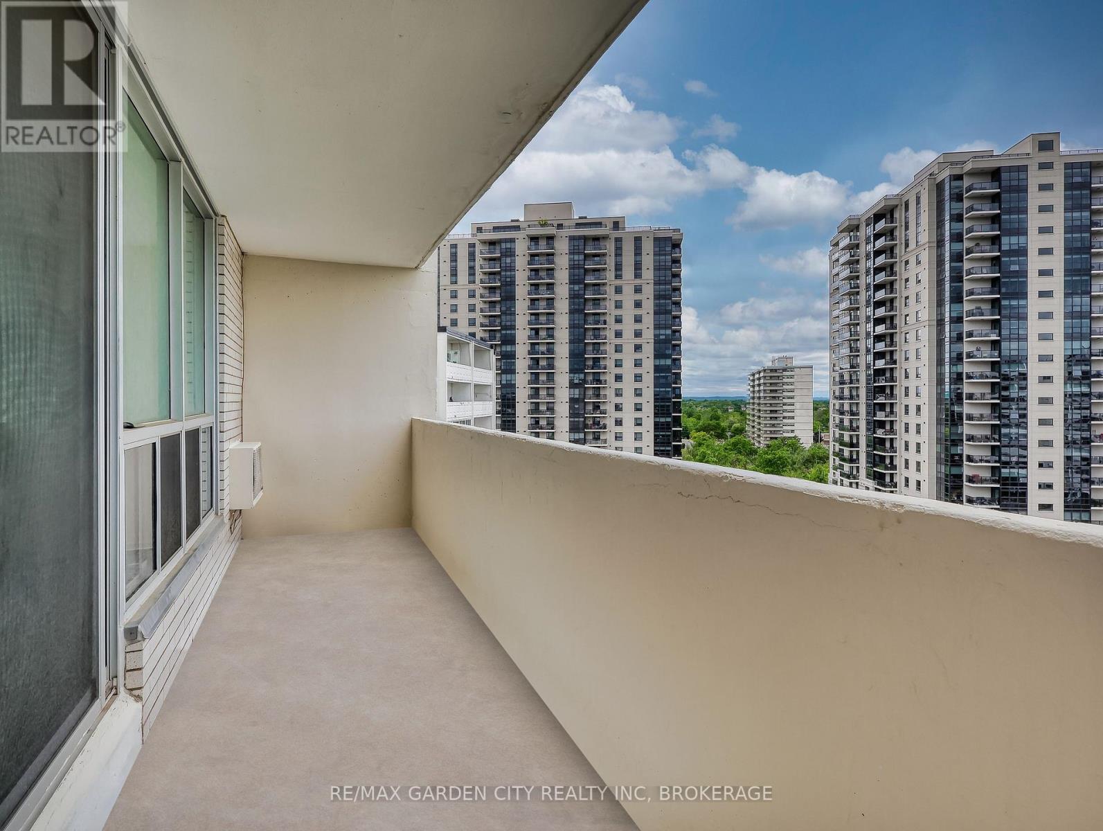 1002 - 35 Towering Heights Boulevard, St. Catharines, Ontario  L2T 3G8 - Photo 8 - X12239902