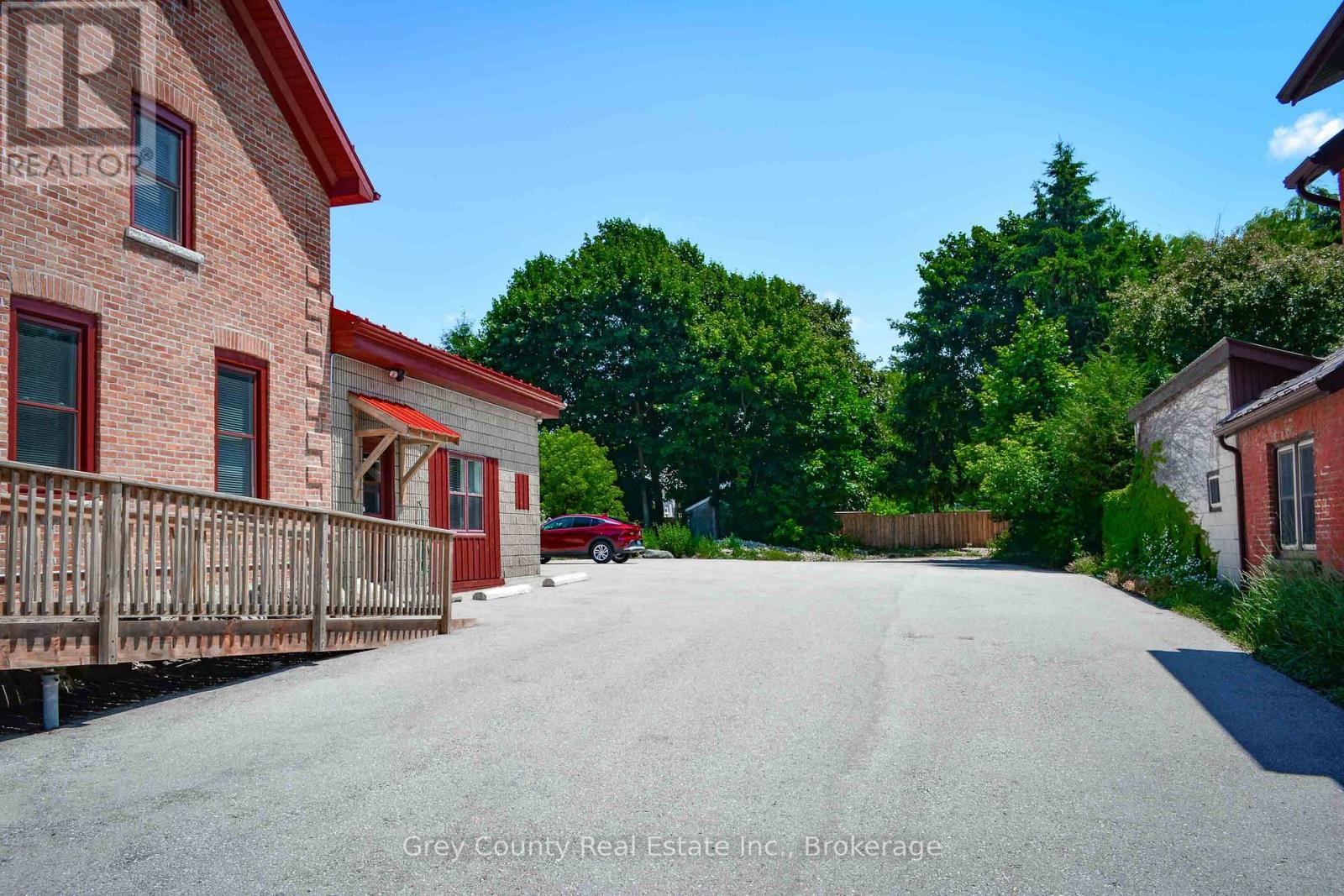 39 Main Street E, Grey Highlands, Ontario  N0C 1H0 - Photo 11 - X12260596