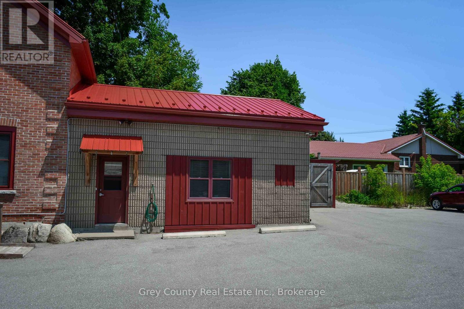 39 Main Street E, Grey Highlands, Ontario  N0C 1H0 - Photo 12 - X12260596