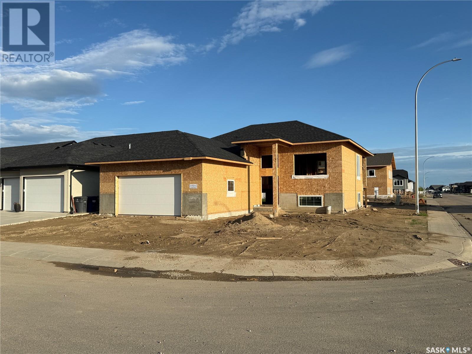 801 Weir Crescent, Warman, Saskatchewan  S0K 4S4 - Photo 2 - SK011501