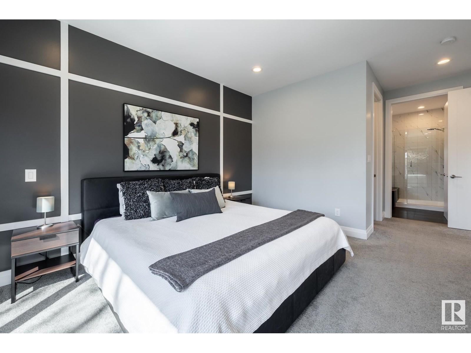 Property at 10936 71 AV NW image 3