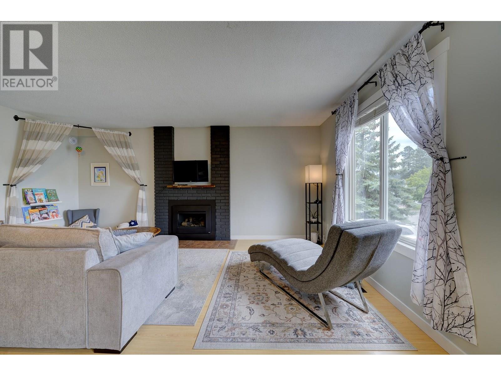 Property at 348 HOLLYBURN Drive image 5