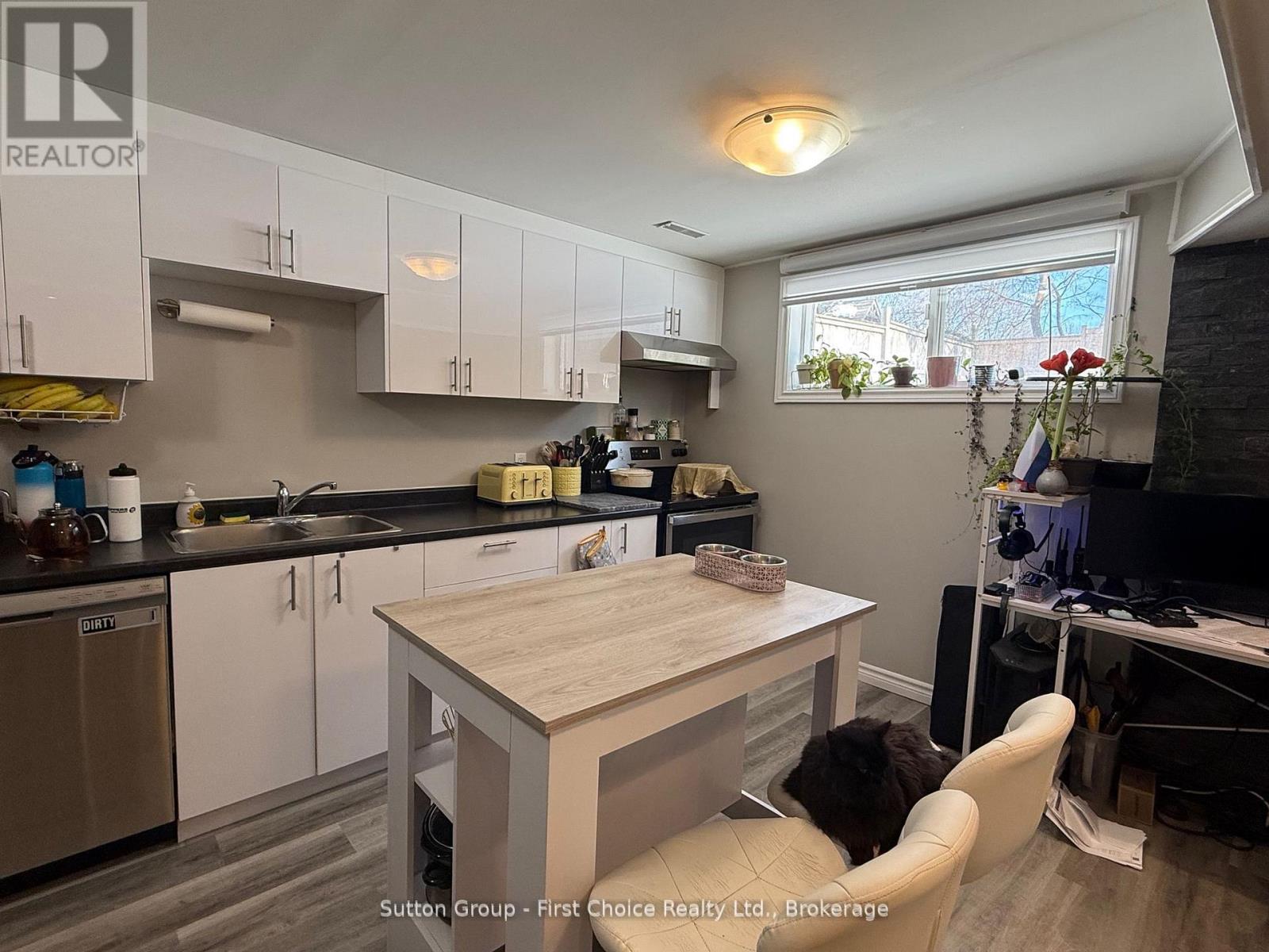 75 Cleveland Place, London South, Ontario N5Z 4T5 - Photo 8 - X12260125