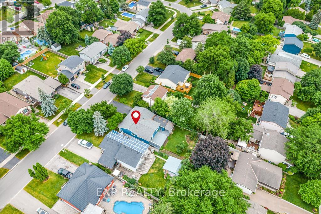 Property at 653 ELLIOTT CRESCENT image 2