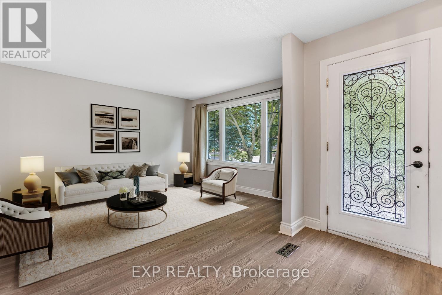 Property at 653 ELLIOTT CRESCENT image 3
