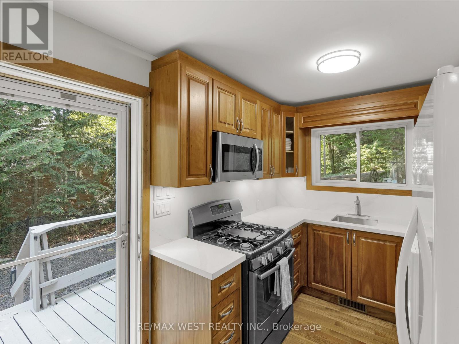 1091 Mcarthur Point Road, Lake Of Bays, Ontario  P0B 1A0 - Photo 12 - X12260443
